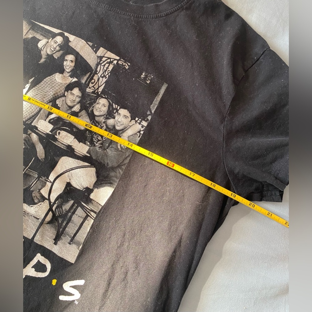 FRIENDS Black Graphic Tee Small 90s TV Show Casual Y2K Unisex Tshirt - Picture 6 of 6